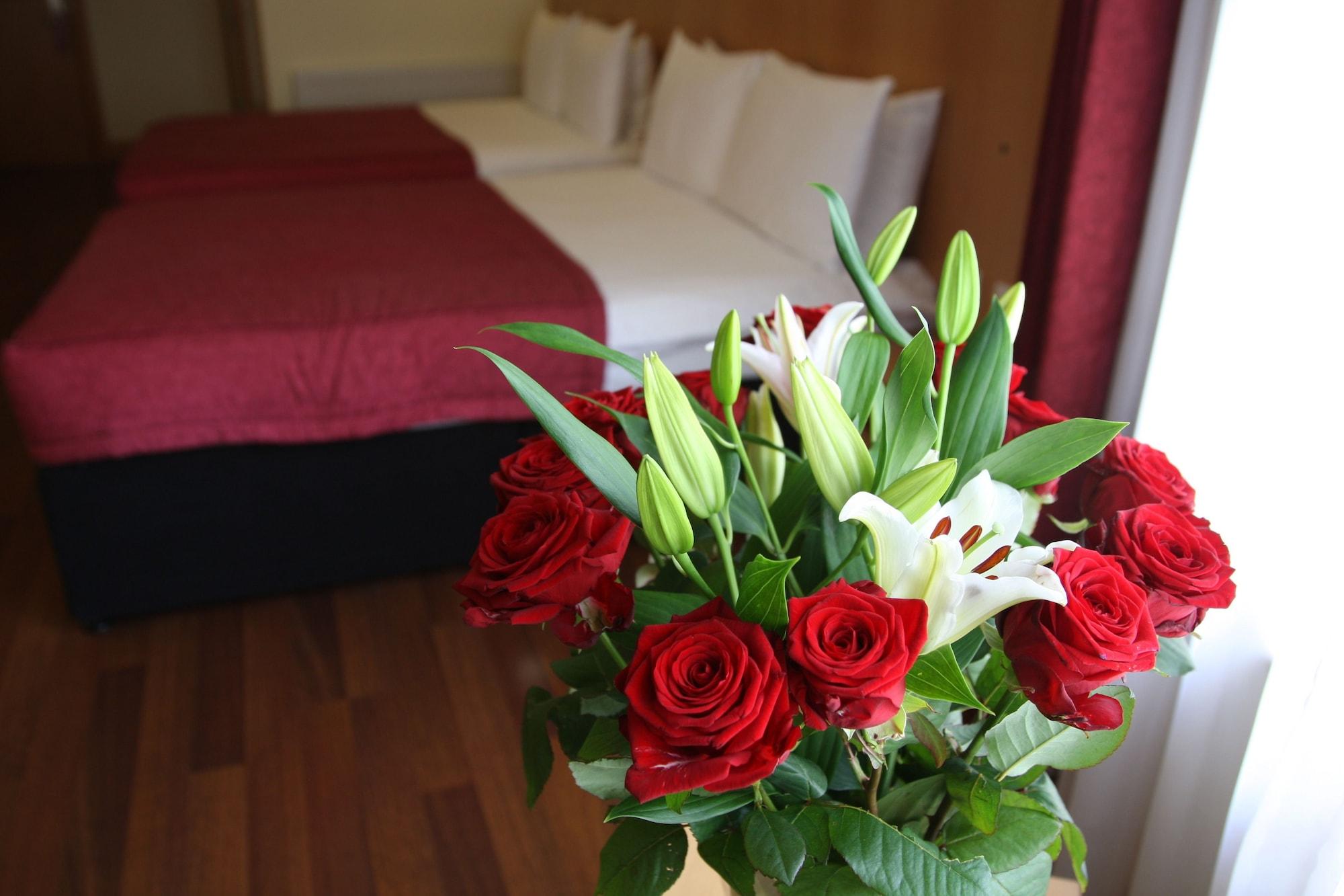 Station House Hotel Леттеркенни Экстерьер фото